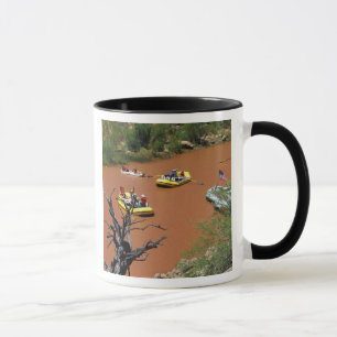 Ruderboot-Flöße fahren in den Colorado River ein Tasse