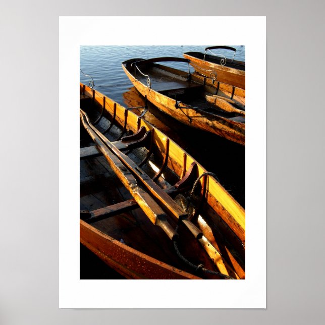 Ruderboote auf Derwentwater: Lake District Poster (Vorne)