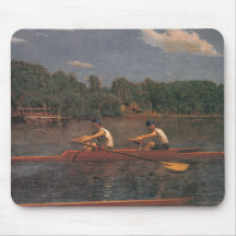 Ruderbootrennen am Fluss