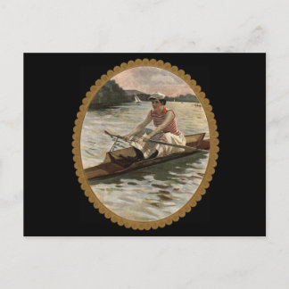 Ruderskulptur der Frau am schönen See Postkarte