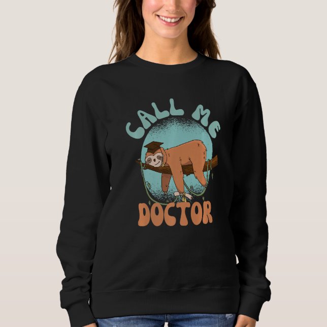 Rufen Sie die Doktorbriefe zum Abschluss mit Sloth Sweatshirt (Vorderseite)
