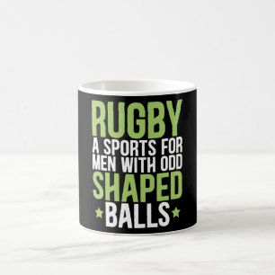 Rugby ein Sport für Männer mit seltsam geformten B Kaffeetasse