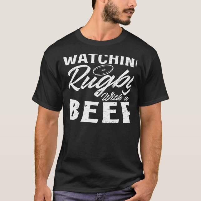 Rugby mit einem Bier-Rugby T-Shirt (Vorderseite)