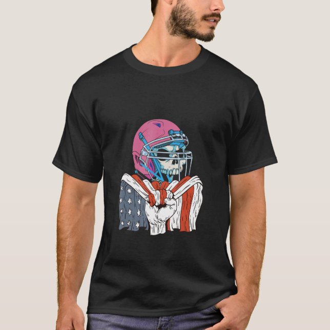 Rugby Player Skeleton with helmet and American Fla T-Shirt (Vorderseite)