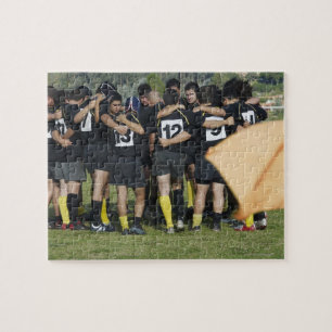 Rugbyteam stehend in einem Kreis Puzzle