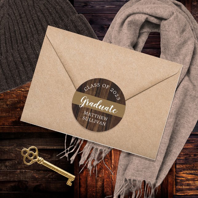 Rugged Woodsy Graduate Class of 2023 | Name Runder Aufkleber (Von Creator hochgeladen)