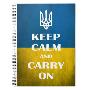 Ruhe behalten und das ukrainische Emblem-Trident w Notizblock