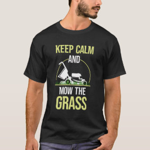 Ruhe behalten und die Rasenmäher mähen T-Shirt
