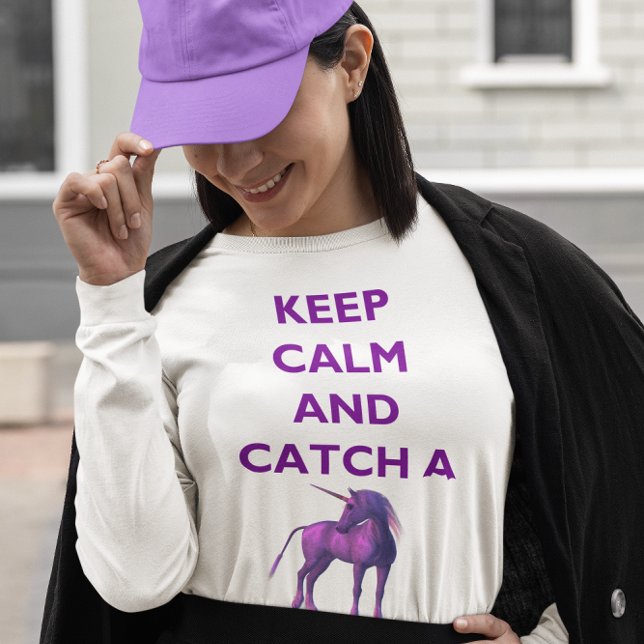 Ruhe behalten und ein Lila Einhorn-Langschläfchen  T-Shirt (Keep Calm and Catch a Purple Unicorn Long Sleeve T-Shirt)