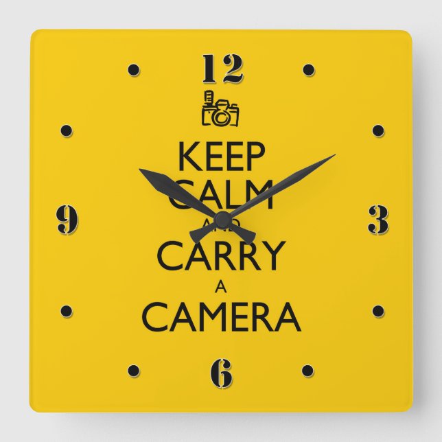 Ruhe behalten und eine Kamera tragen Quadratische Wanduhr (Vorderseite)