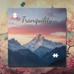 Ruhe | Berge und Wolken Puzzle<br><div class="desc">Hübsche Aussicht auf einen Berggipfel mit Schnee mit schönen rosa und lila Wolken mit dem Wort Ruhe.</div>