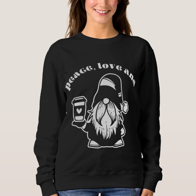 Ruhe, Liebe und Kaffee Latte Gnome Spaß Winter Sweatshirt (Vorderseite)