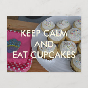 Ruhe und Essen Cupcakes Postkarte behalten