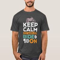 Ruhe und Fahrt auf dem Motorrad des T - Shirt beha