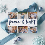 Ruhe und Licht | Hanukkah Foto Collage<br><div class="desc">Mit unserer hellen und festlichen Hanukkah-Urlaubskarte teilen Sie sechs beliebte Fotos. "Friede und Licht" erscheint in der Mitte in handgeschriebener Pinseltypografie,  mit Ihrem Urlaub Gruß,  Namen und das Jahr darunter.</div>