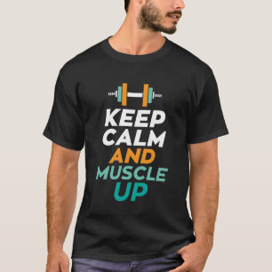 Ruhe und Muskelkraft im Fitnessraum behalten Motiv T-Shirt