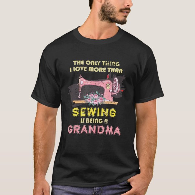 Ruhende alte Frauen Nähmaschine Oma Nähmaschine T-Shirt (Vorderseite)