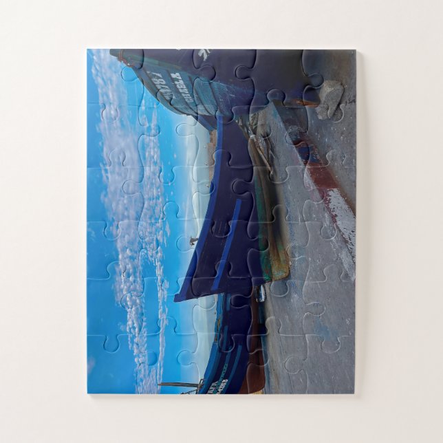 Ruhende blaue Boote an der Küste von Essaouira Puzzle (Vertikal)