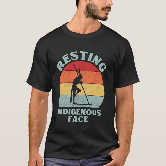 Ruhendes Indigenes Gesicht T-Shirt (Vorderseite)