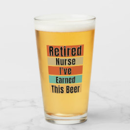 Ruheständlerin. Ich habe dieses Bier verdient Glas