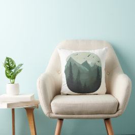 Ruhige Gipfel: Vögel über einer Bergwelt Kissen