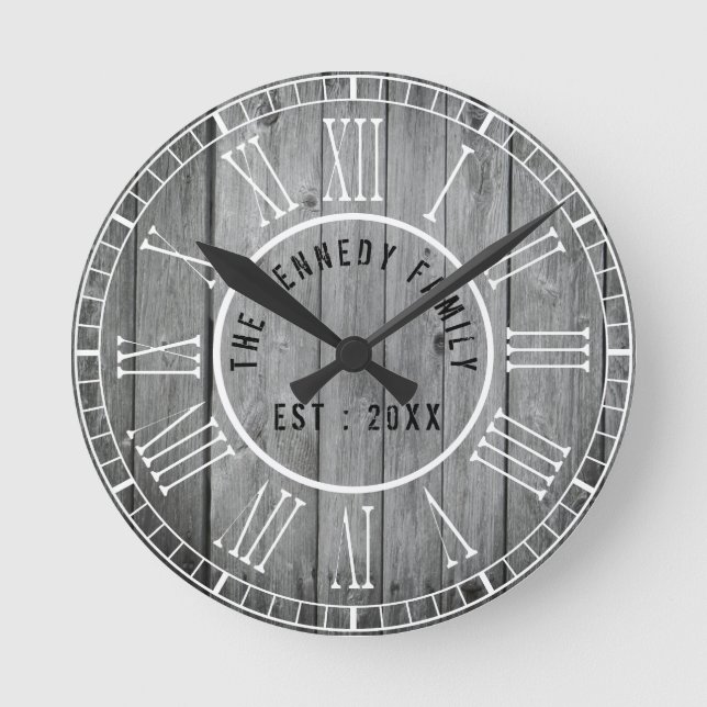 Ruhige Holzbauernhäuser Weiße römische Zahlen Runde Wanduhr (Vorderseite)