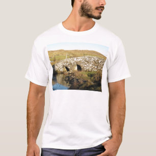 Ruhige Mannbrücke T-Shirt