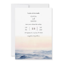 Ruhige rosa Ozeanwellen bei Morgendämmerung am Str