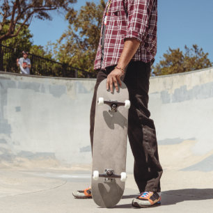 Ruhige See trifft auf Sandstrand 1 Skateboard