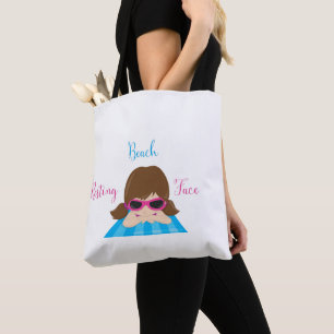 Ruhige Strandbrücke Girl on Beachtowel Tote Bag