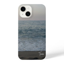 ruhige Strandvorderansicht mit typografisch person