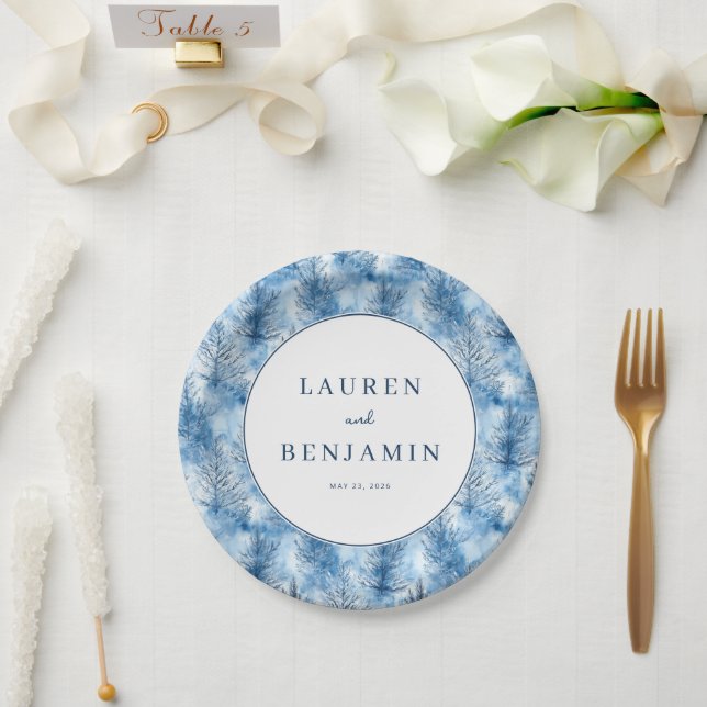 Ruhiger blauer Winterwald Pappteller (Hochzeit)
