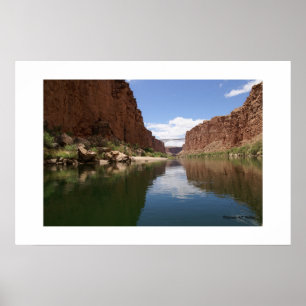Ruhiger Colorado River nähert sich den Navajo-Brüc Poster