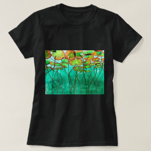 ruhiger grüner Teich mit Lilypaden T-Shirt