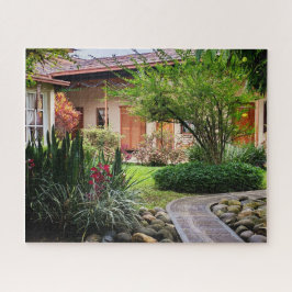 Ruhiger Innenhof Garten in Cobán, Guatemala – Frie Puzzle