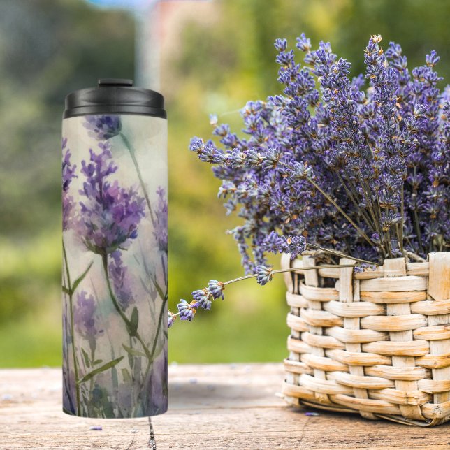 Ruhiger Lavendelfields Thermal Tumbler Thermosbecher (Tranquill Lavender Fields Tumbler

This tumbler stands as a testament to both utility and beauty)