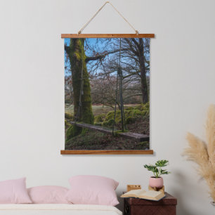 Ruhiger Wald-Swing Wandteppich Mit Holzrahmen