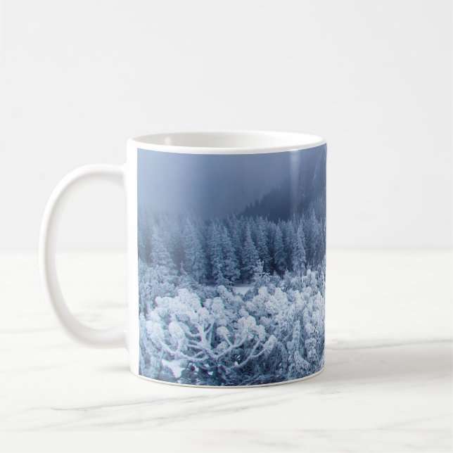 Ruhiger Wintertag auf der Bergspitze Kaffeetasse (Links)