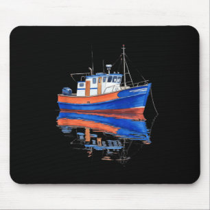 Ruhiges Fischerboot Wasser Reflexionskunst Mousepad