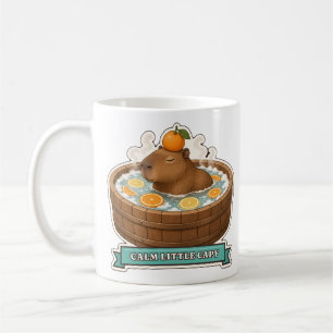 Ruhiges kleines Capy Capybara in einer hölzernen W Kaffeetasse
