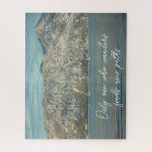 Ruhiges Meer und schöne Berge