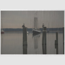 Ruhiges Wasserschiff auf der Wasserseite