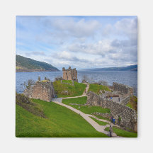 Ruinen des Urquhart Castle entlang von Loch Ness,