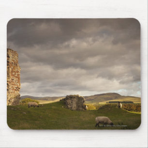 Ruinen von Cessford Schloss mit den weiden Mousepad