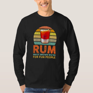 Rum Definition Magisches braunes Wasser für lustig T-Shirt