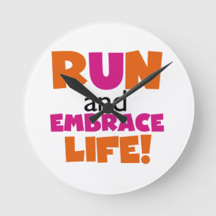 Run und Embrace Life Orange Pink Runde Wanduhr