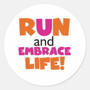 Run und Embrace Life Orange Pink Runder Aufkleber