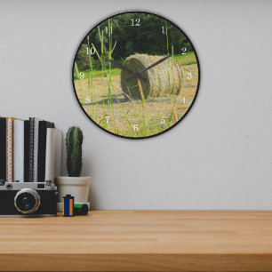 Rundbälle im Sommer Bauer Hay Field Scene Große Wanduhr