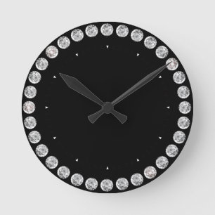 Runde Uhr in Schwarz und Diamant