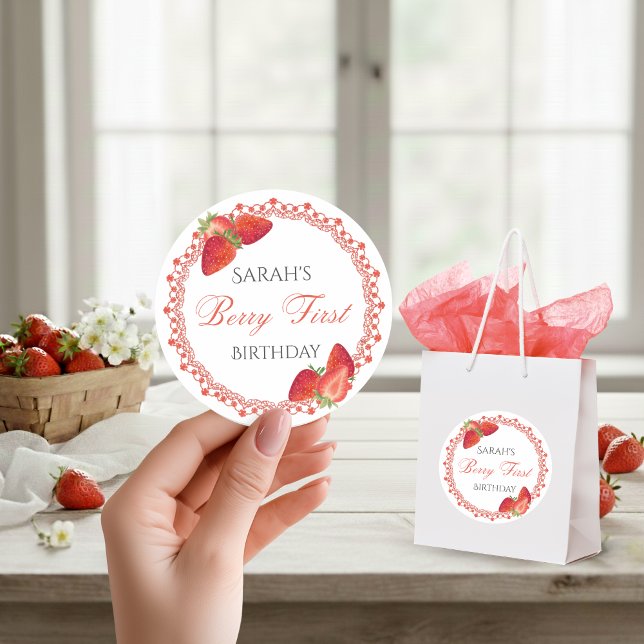 Runder Aufkleber zum ersten Geburtstag mit roter B (Red Lace Berry First Birthday Round Sticker)
